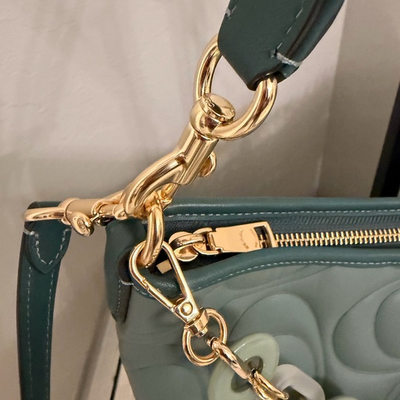 Coach Laurel matching Shoulder Bag and Wallet In Blocked Signature Leather - Picture 3 of 9